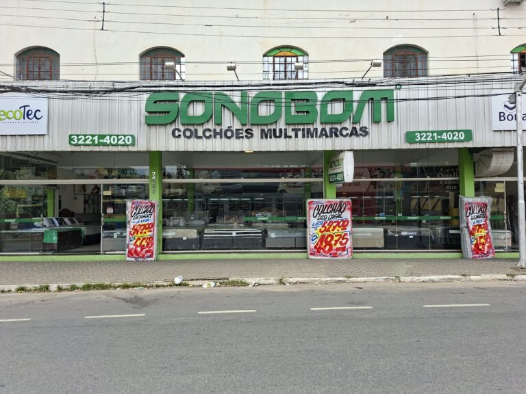 Fachada da loja Sonobom na região da JK, Governador Valadares/MG